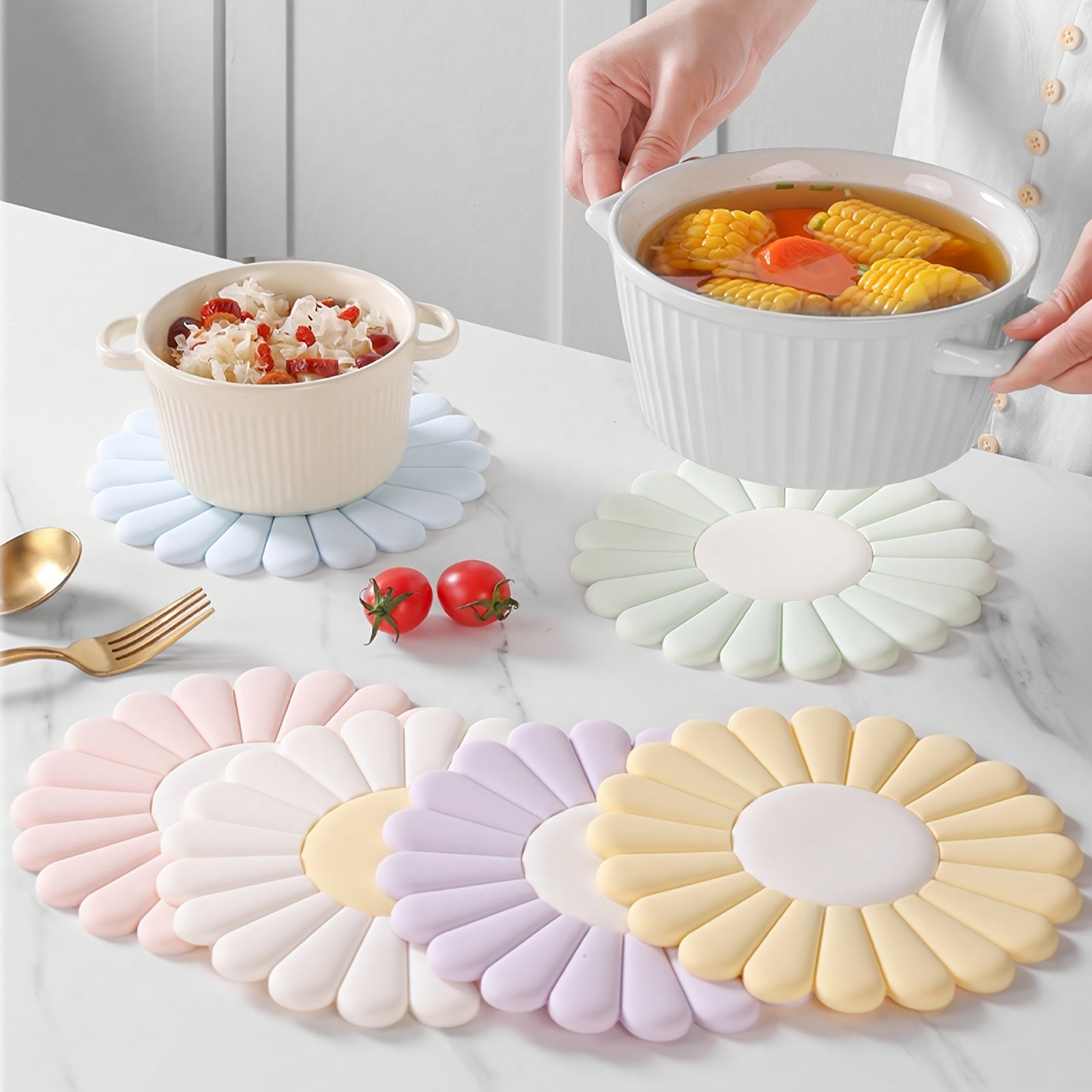 1pc Silicone Trivet Mat | Non-Slip & Heat Resistant, Modern Daisy Flower Design, Easy Clean Coasters & Pot Holders for Kitchen Countertop, Ideal for Hot Dishes, Pots & Pans Holder