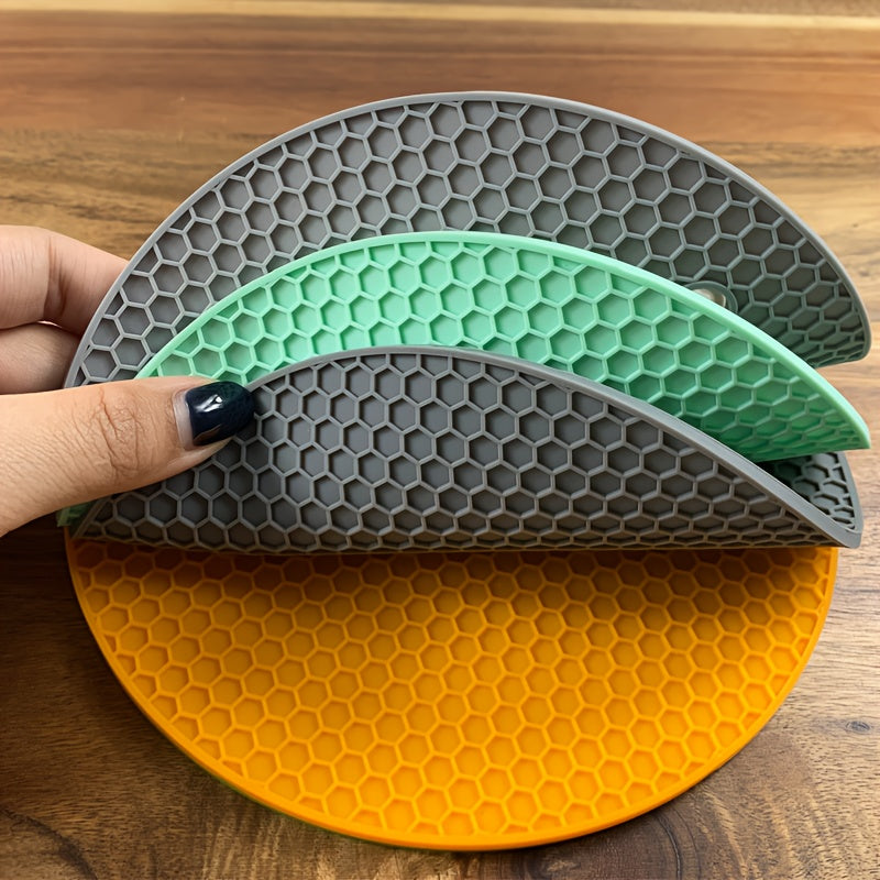 6pcs Silicone Honeycomb Dining Table Insulation Mats - Non-Slip And Durable, Random Colors, Suitable for Dining Tables, Cookware, Barbecues - Multi-Functional Kitchen And Dining Room Accessory, Essential for Rvs, Everyday Dinners